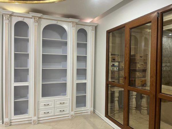 کمد کتابخانه کلاسیک چوبی ایستاده پلی اورتان سفیدطلایی سبک مراکشی