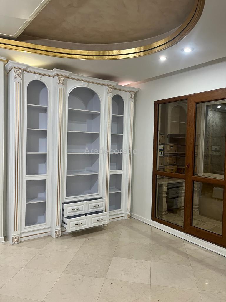 کمد کتابخانه کلاسیک چوبی ایستاده پلی اورتان سفیدطلایی سبک مراکشی - Image 28