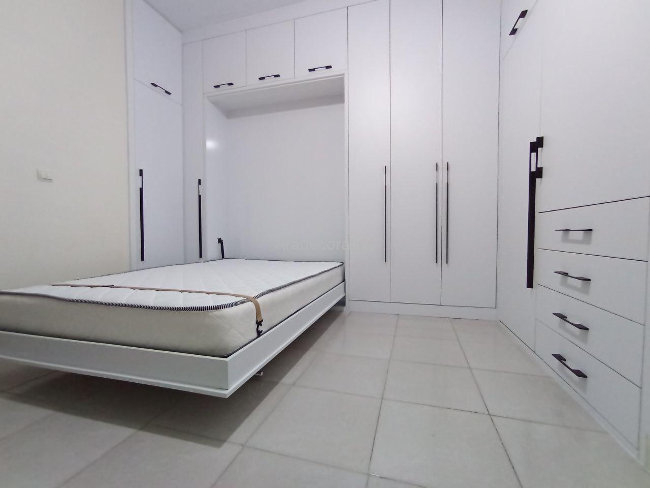 کوچکترین تخت تاشو کم جا قابل جابجایی دو نفره عمودی